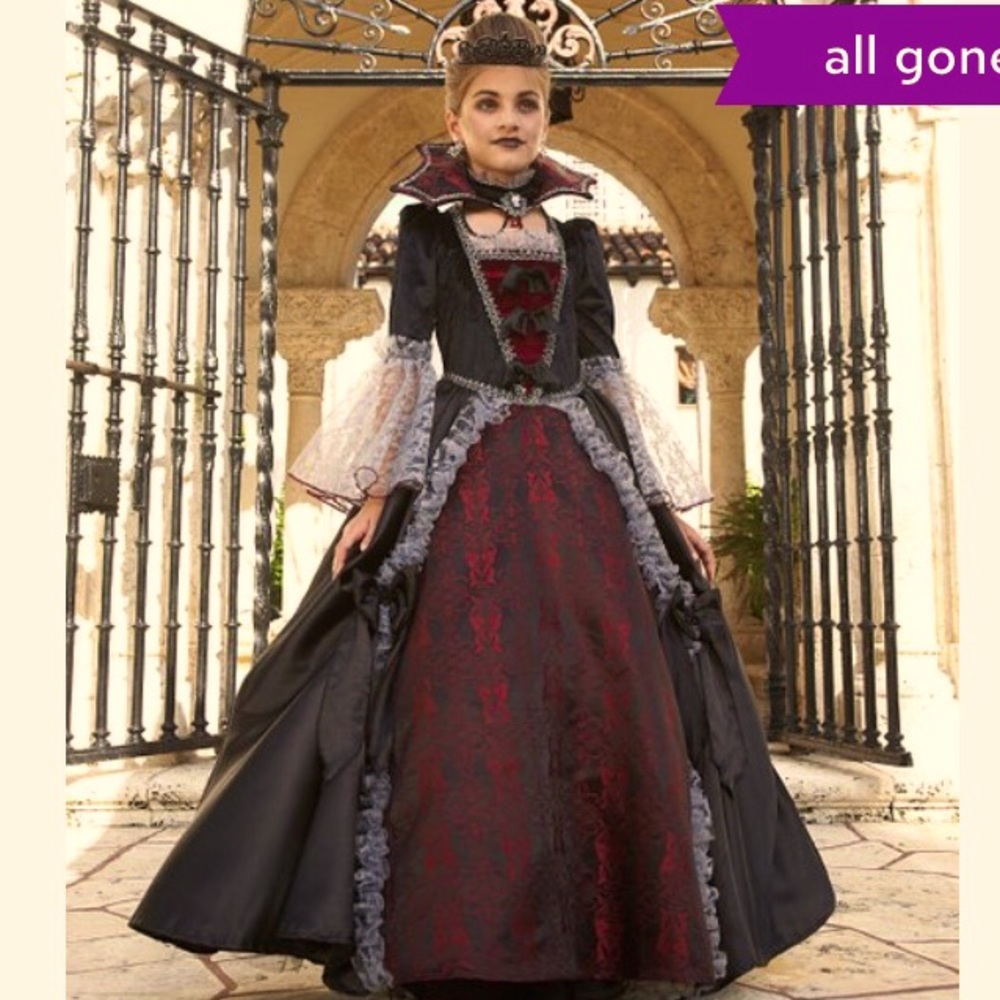 🧛🏻‍♀️ Vampiress of Versailles Costume 🧛🏻‍♀️